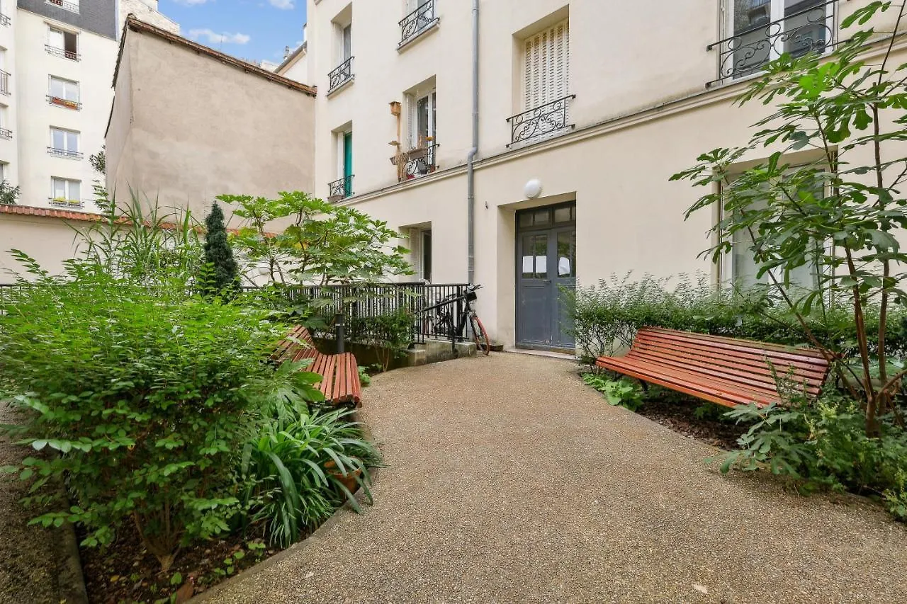 Chic And Comfortable Apart In Paris Apartment 0*,