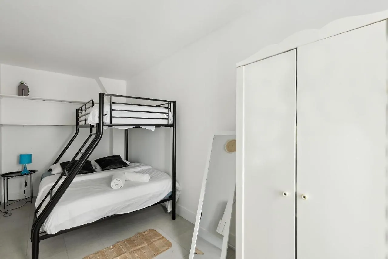 Chic And Comfortable Apart In Paris Apartment 0*,  France